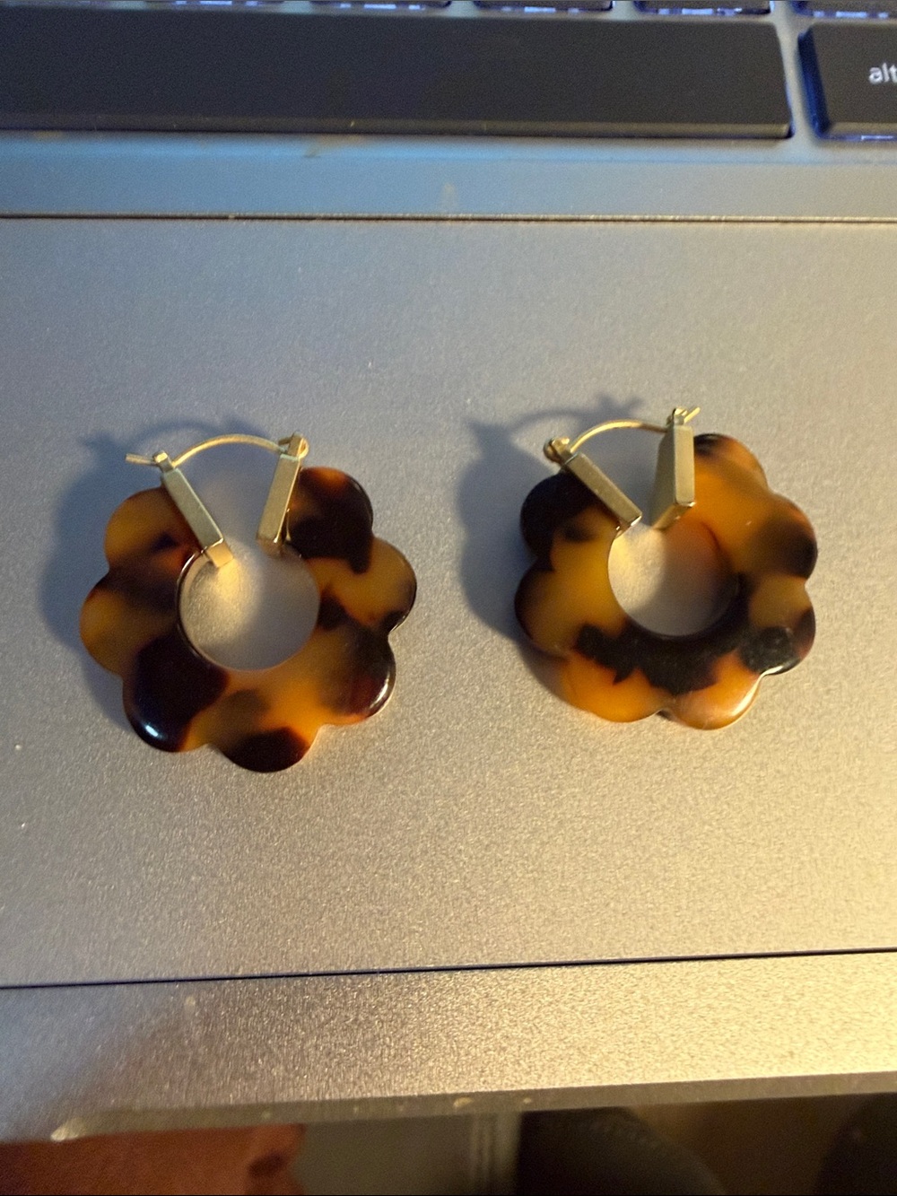 Tortoiseshell Flower Hoop Earrings - Brown Tortoise Accent